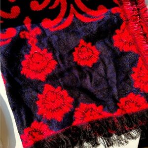 Clever Carriage 👜. Limited Edition Navy, Red, Black Jacquard Scarf Brand New